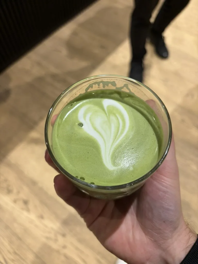 Matcha latte au bureau